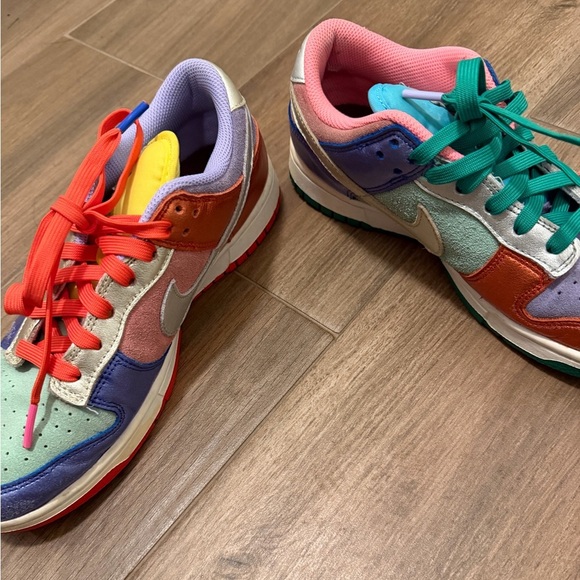 nike colorful dunks. - Picture 5 of 6